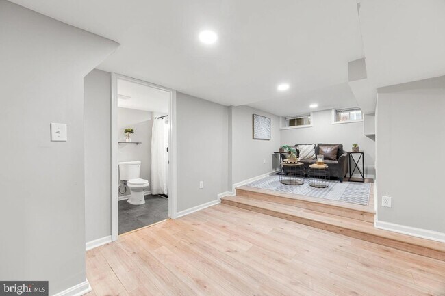 Foto del edificio - 4633 Kernwood Ave