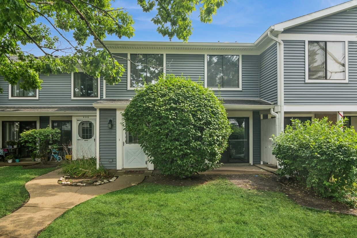 Primary Photo - 452 Harrison Ct