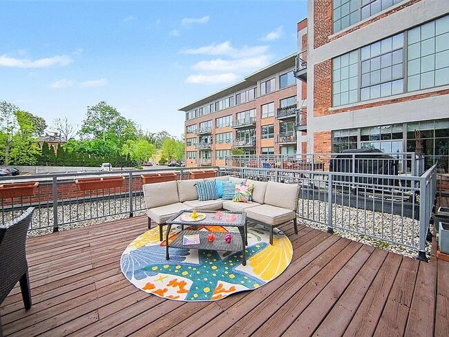 Building Photo - 315 2nd St