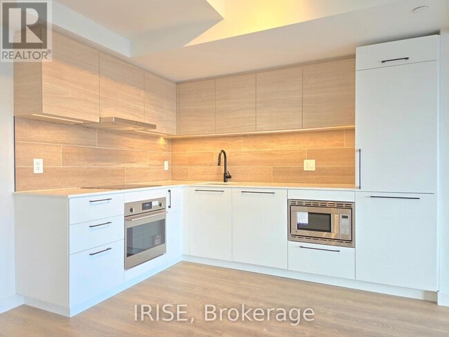 Photo du bâtiment - 1050 Eastern Ave