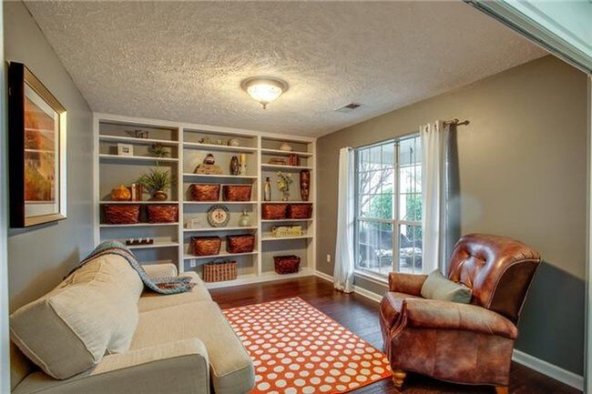 Sala de estar/Dining/Office - 8004 Penbrook Dr