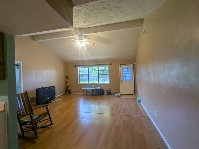 Building Photo - 1820 Aspen Ln