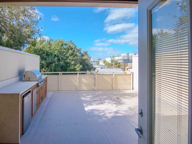 Photo - 213 S Moody Ave Townhome