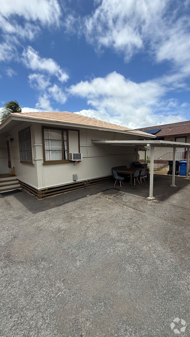Building Photo - 3302 Hinano St