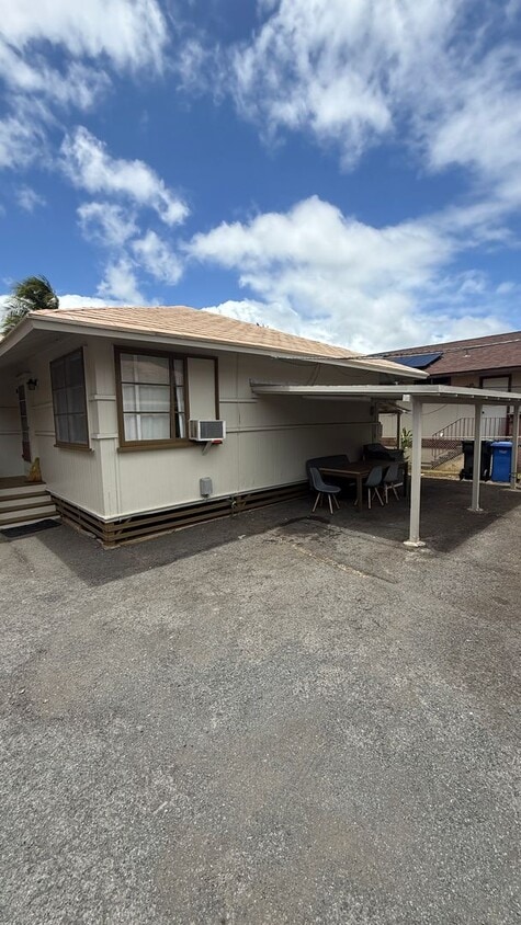 Primary Photo - 3302 Hinano St