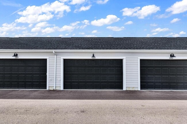 Building Photo - 2163 Roosevelt Dr