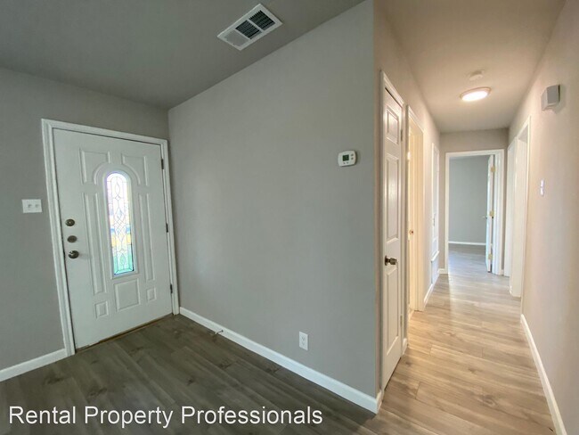 Building Photo - 3 br, 1 bath House - 4342 Desert View