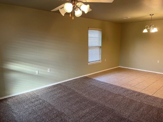 Building Photo - 2 bed Senior Living with All appliances an...