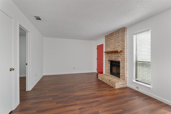 Building Photo - 12900 Hymeadow Dr