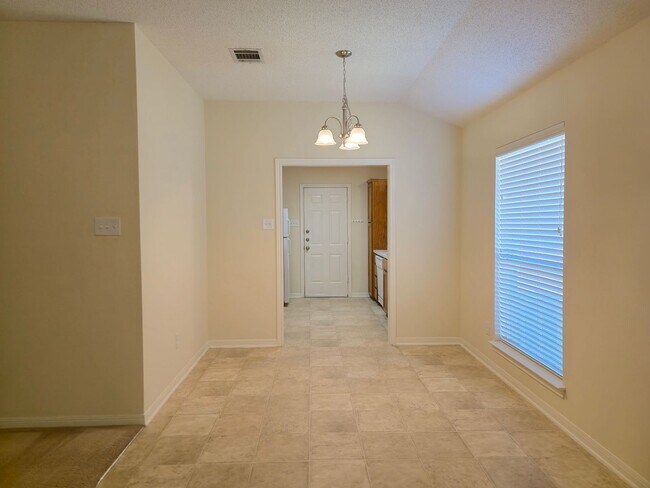 Foto del edificio - Hewitt Duplex!