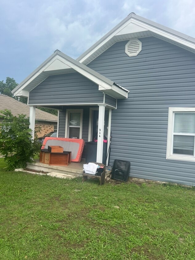 Primary Photo - 214 W Rosa St