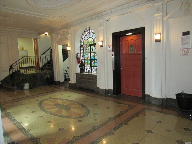 Foto del edificio - 111-45 76th Dr
