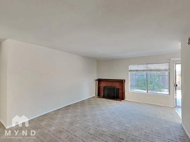 Foto del edificio - 6107 Vale Ct