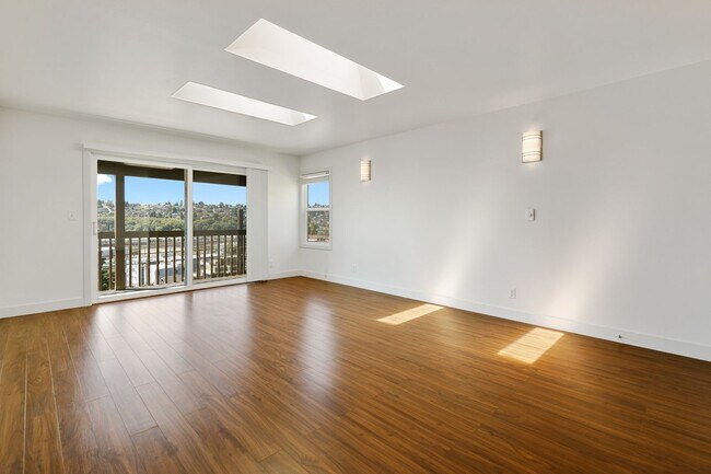 Foto del edificio - 2062 13th Ave W
