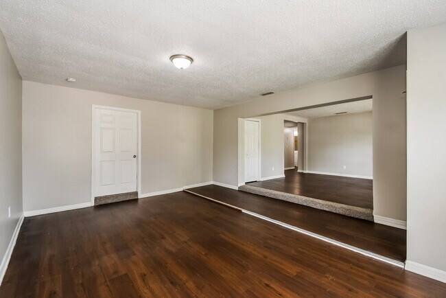Building Photo - 1104 Mantes Ave