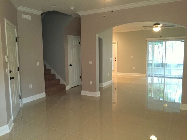 Entrada / Sala de estar - 3129 Santorini Ct