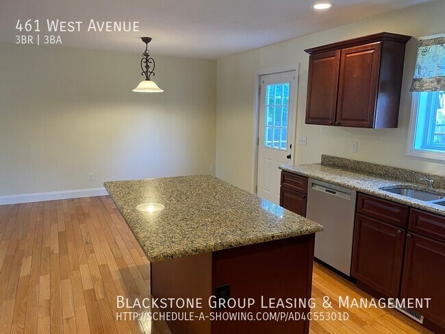Building Photo - 461 West Avenue
