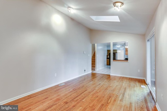 Building Photo - 8438 King's Meade Way