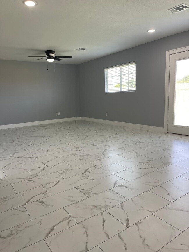 Building Photo - 711 Chaseway Dr