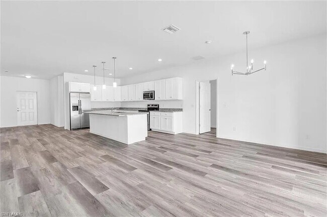Building Photo - 422 NE 20th Terrace
