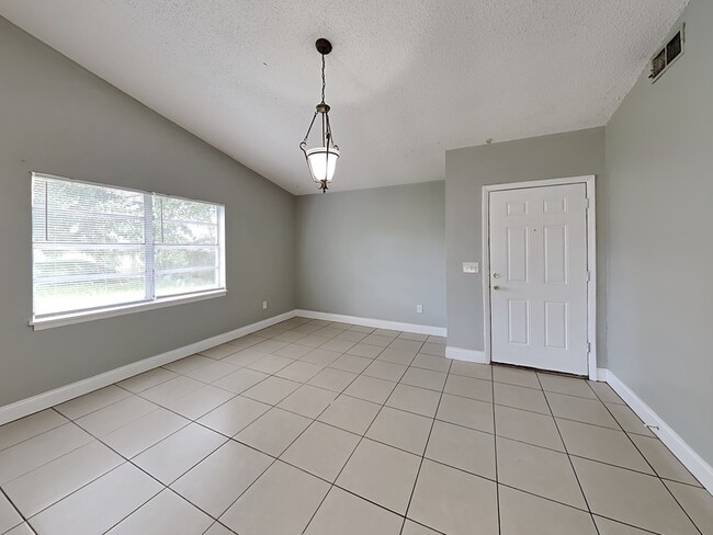 Building Photo - 907 19th St