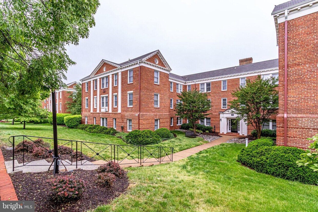 922 S Washington St Unit 104, Alexandria, VA 22314 Condo for Rent in