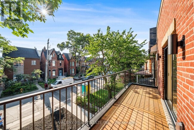 Building Photo - 131 Dovercourt Rd