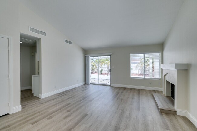 Building Photo - 2 bedrooms 2 bathrooms single story house ...
