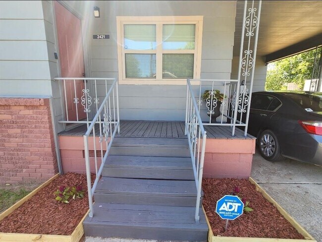 Foto del edificio - 2421 N Prospect Ave