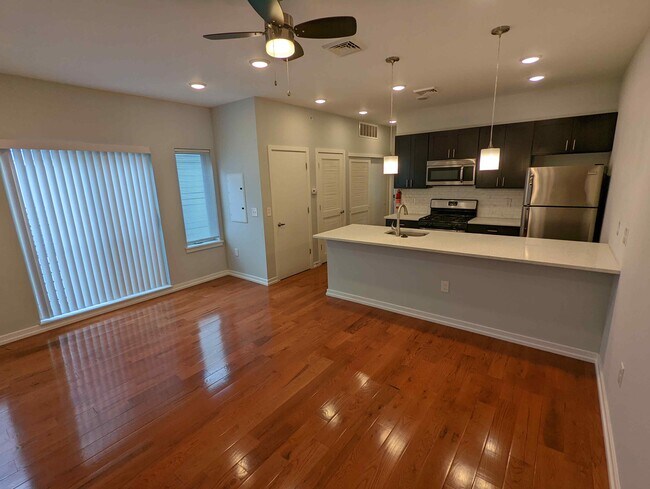 Building Photo - 1 Bedroom 1 Bathroom Apartment In Universi...