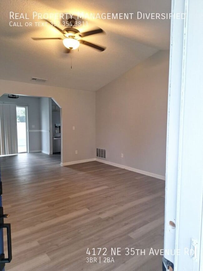 Building Photo - 4172 NE 35th Avenue Rd