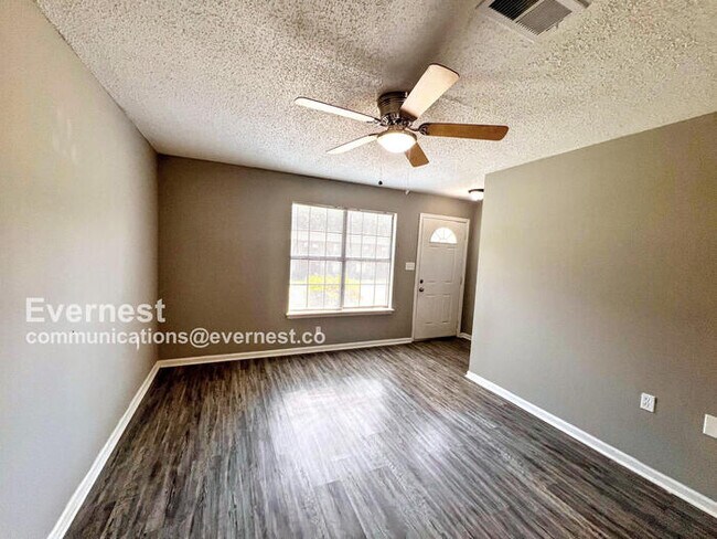 Foto del edificio - 1800 Labette Manor Dr