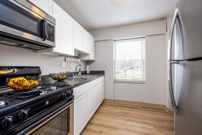 Building Photo - Rugby Square Apartments