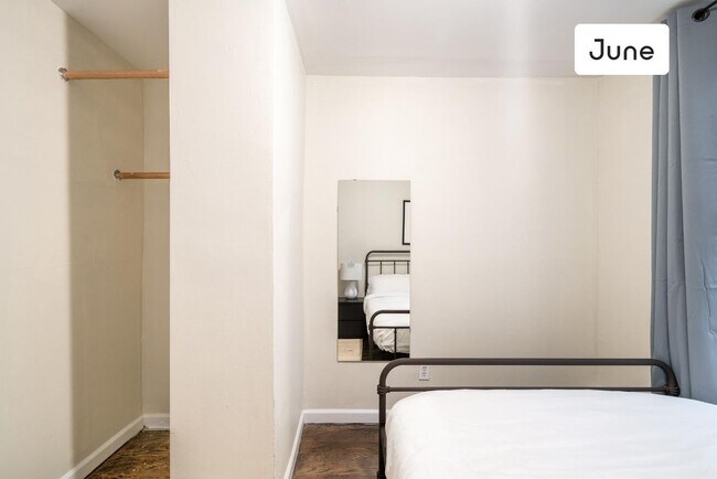 Foto del edificio - ROOM ONLY in 3-bed/1.0-bath Home
