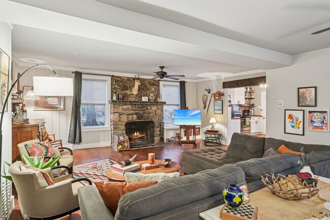 Foto del edificio - 916 E End Rd