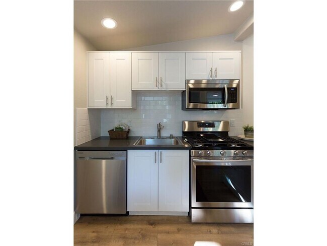 Foto del edificio - 198 E 1st Ave