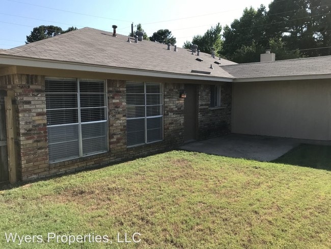 Building Photo - 2112 Lee St