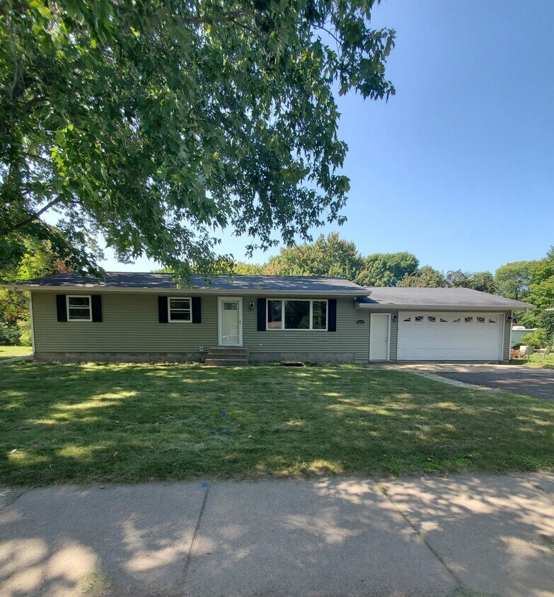 1435 Bilmar Ave, New Richmond, WI 54017 House Rental in New Richmond