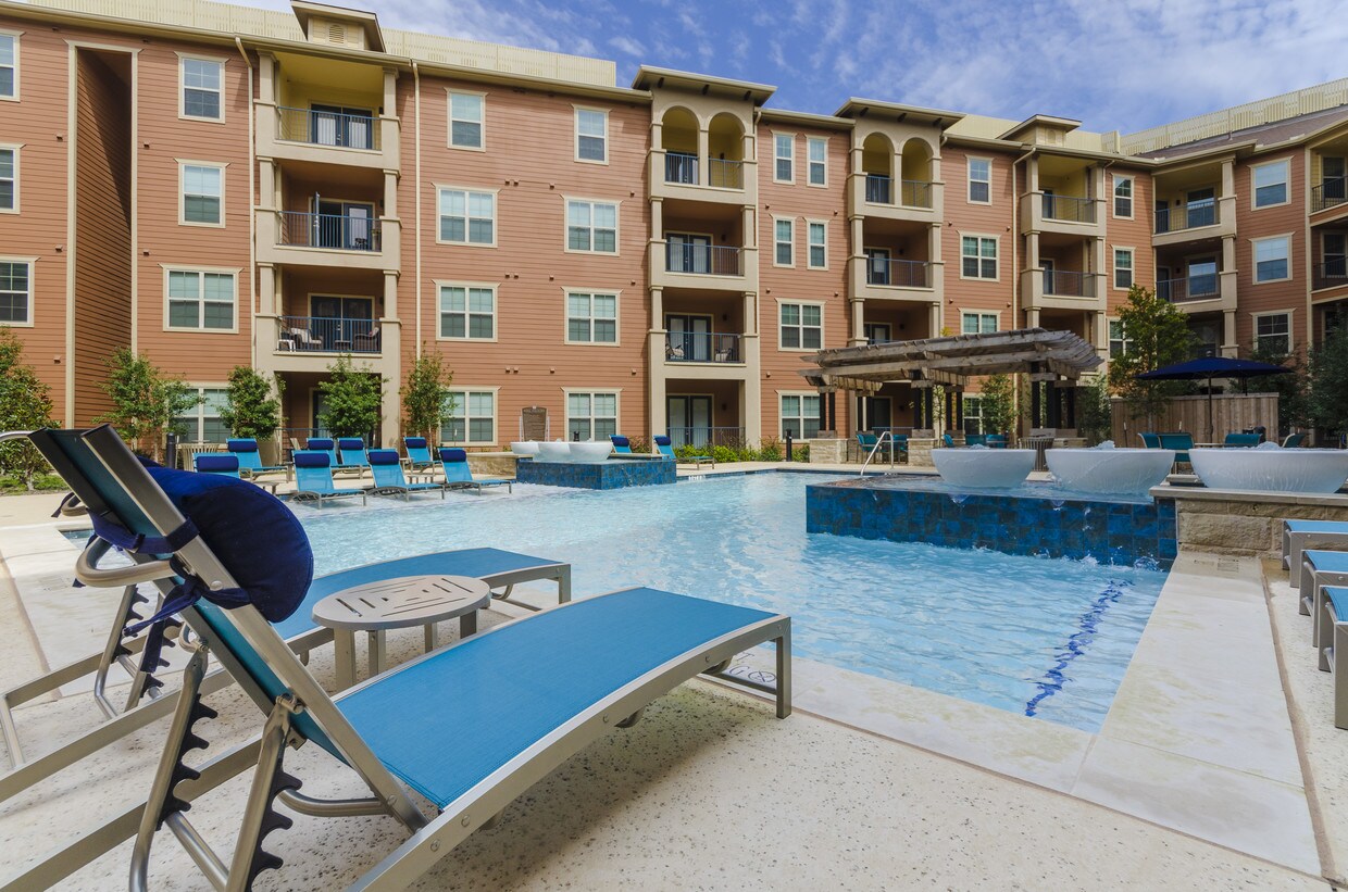 Terra Lago Apartments in Rowlett, TX