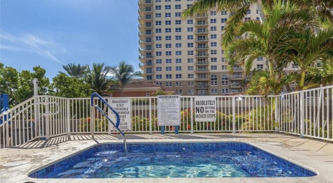 Building Photo - 2030 S Ocean Dr