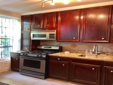 Foto principal - 896 Lafayette Ave