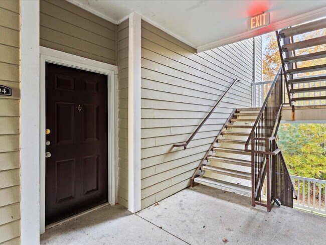 Foto del edificio - 704 Bristol Village Dr