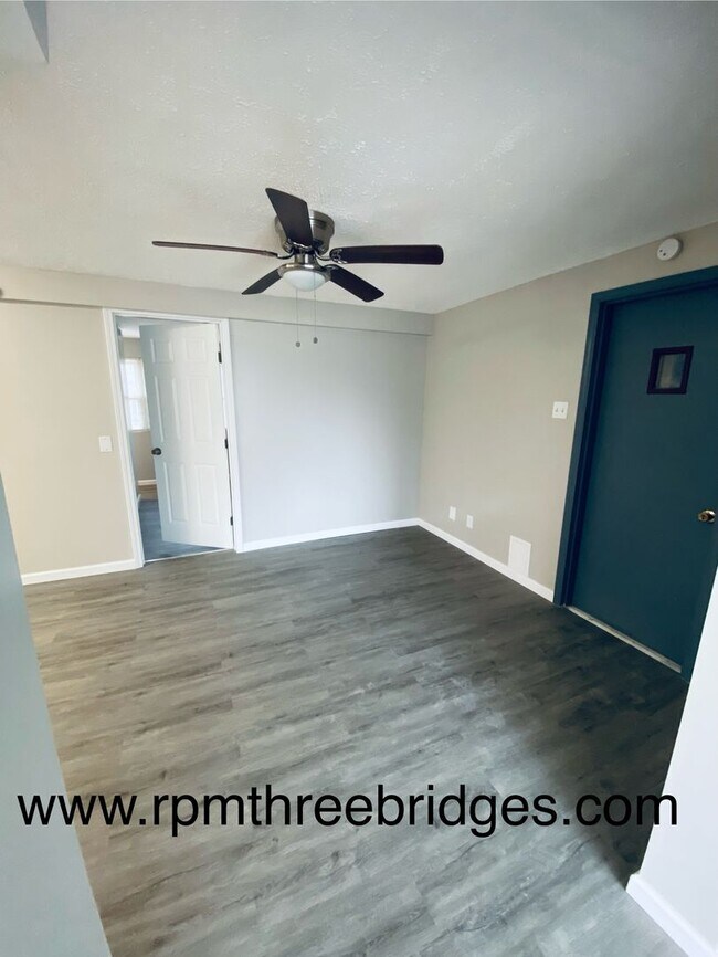 Building Photo - 4br/2ba Florissant Gem