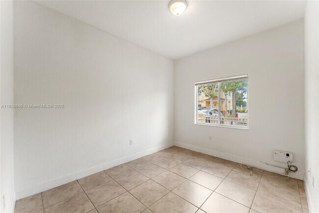 Foto del edificio - 18032 NW 74th Ct