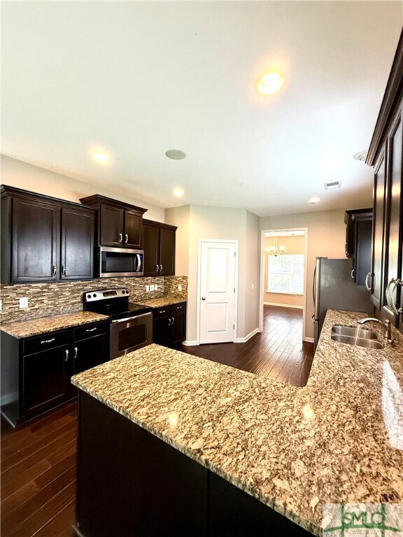 Foto del edificio - 210 Willow Oak Dr