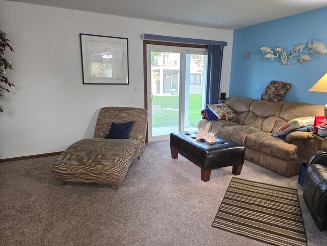 Foto del edificio - 951 Glouchester Cir