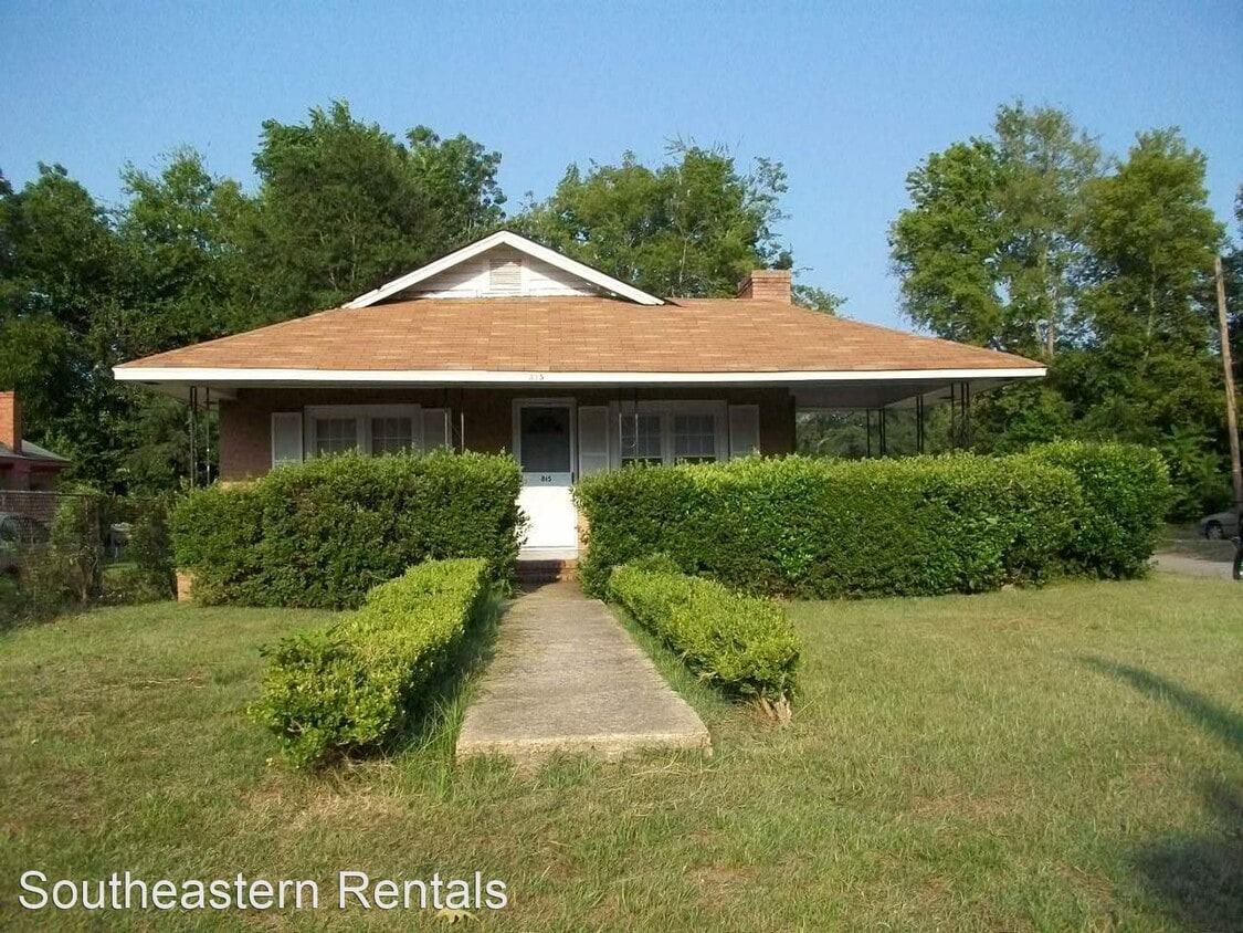 3 br, 2 bath House 815 S Main St House Rental in Sumter, SC