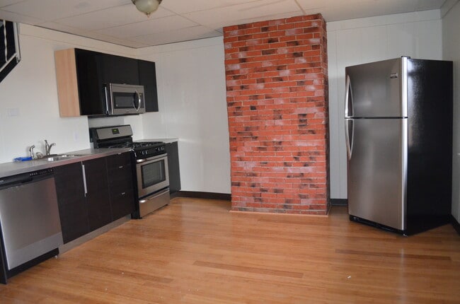 Building Photo - 1009 St Martin St