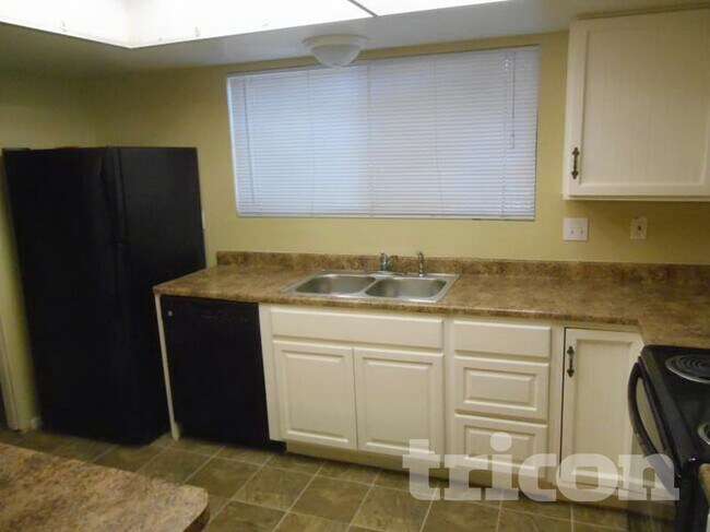 Foto del edificio - 1428 E Harmony Ave