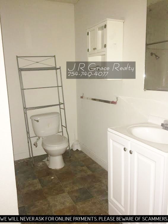 Building Photo - 2913 Bosque B